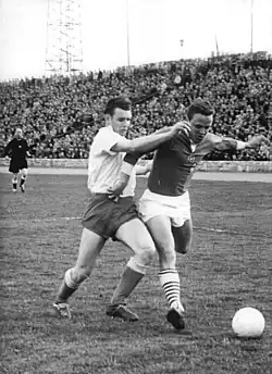 34ste speeldag: de latere kampioen Vorwärts tegen bekerhouder Jena. Spelers Nöldner tegen Stricksner.