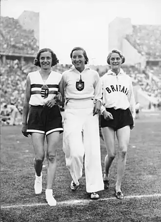 Ibolya Csák (links), Elfriede Kaun (midden), Dorothy Odam-England (rechts)