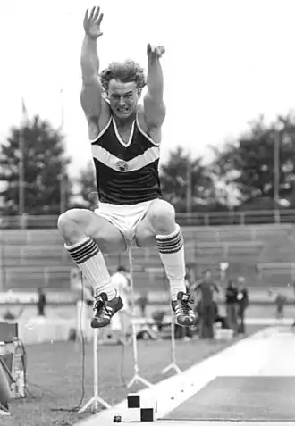 Lutz Dombrowski die in Dresden 1980 het Europees record verspringen verbetert tot 8,45 m.