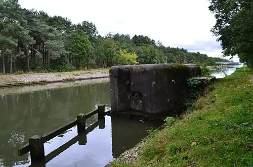 Bunker aan het Kanaal Bocholt-Herentals bij buurtschap de Blauwe Kei te Lommel.