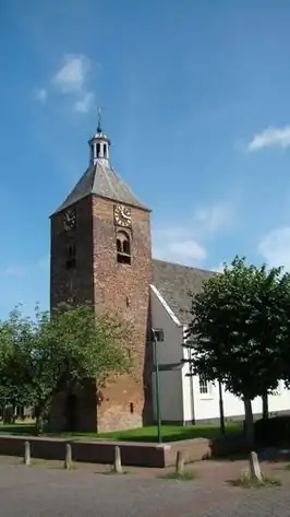 Dorpskerk met 13e-eeuwse Romaanse toren