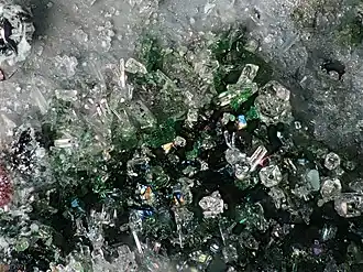 Groen bunsenietdruze uit Kochhütte, Helbra, Mansfeld-Südharz, Sachsen-Anhalt