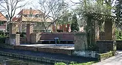 Gedenkbank aan het Burchtplein in Wassenaar