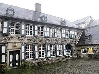 De binnenplaats van de burcht