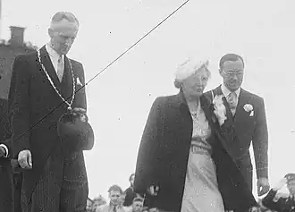 Burgemeester A. Admiraal met koningin Juliana en prins Bernhard (1952)