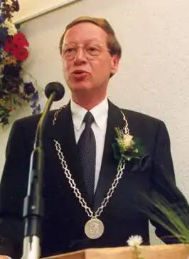 H. Tees tijdens inauguratie als burgemeester van Westerschouwen (1991)