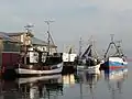 Kotters in de visserijhaven