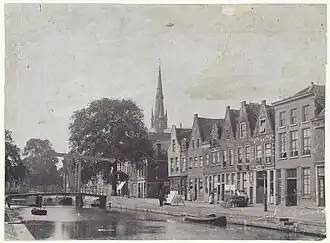 De Burgwal ziende naar het zuidwesten, met Hagebrug en de toren van de Spaarnekerk op de achtergrond, datering in de periode 1909 - 1911