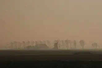 Aylvapoldermolen in de nevel