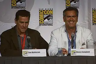 Tim Matheson en Bruce Campbell tijdens ComicCon 2010.