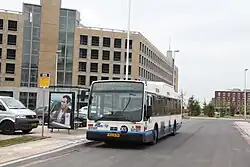 Buslijnen 19, 30 en 39 stopten vroeger, vlak na de opening, aan de noordzijde van station Leidsche Rijn. Ten zuidoosten van het station is er sinds eind 2017 een definitief busstation.