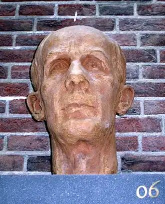 Buste van Van Groningen door N. Philippart