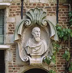 Buste van Justus Lipsius bij het Museum Plantin-Moretus.