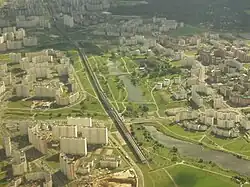 Het zuidelijke einde van lijn 12 gezien uit het westen