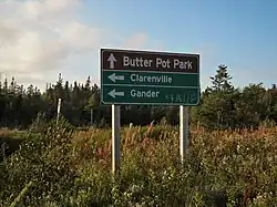 Verkeersbord met pijl richting het park