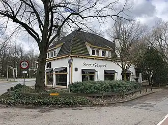 Restaurant "'t Gesprek" op de brink van Leeuwen