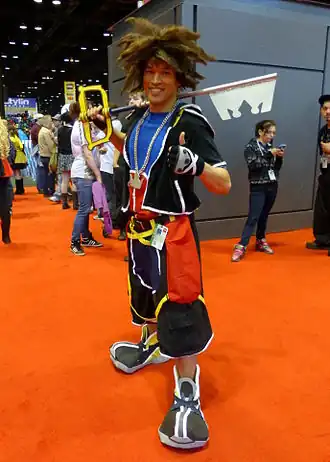 Cosplayer, uitgedost als Sora