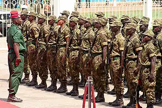 Militairen van het leger van de Centraal-Afrikaanse Republiek in de hoofdstad Bangui in april 2008. Er werd toen gesproken over maatregelen om leger en politie te hervormen om de veiligheid in het land te verhogen.