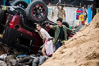 Celina Jade met Wu Jing in een scène uit Wolf Warrior 2