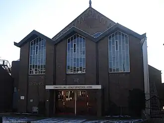 Voorzijde van de voormalige kerk