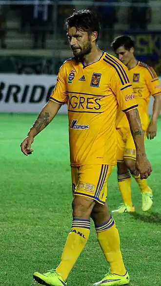 Sóbis spelend voor Tigres UANL in 2015.