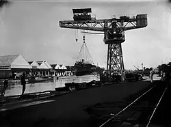 25 tons torenkraan bij de fabriek