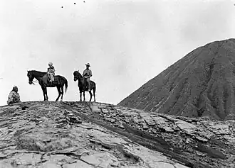 Europese reizigers op weg naar de vulkaan Bromo