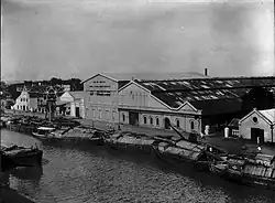 Vooraanzicht fabriek Soerabaja