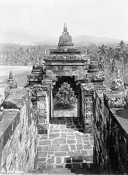 Poort Boroboedoer (1920-1940), Tropenmuseum