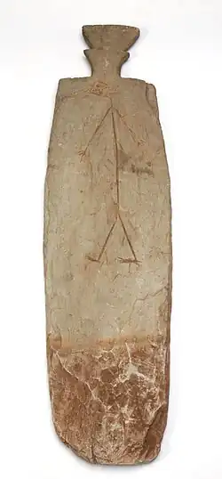 Grafsteen met ingekraste figuur in Burkina Faso