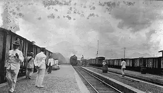 Treinen op het station van Tjibatoe, West-Java (1918).