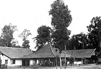 Woning van de assistent-wedono te Metro, Sukadana, Sumatra.