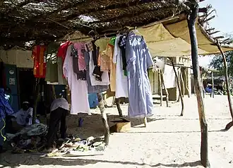 Een kledingkraam in Darfur in 2007.