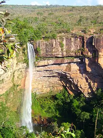Waterval Véu de Noiva in het nationaal park Chapada dos Guimarães.