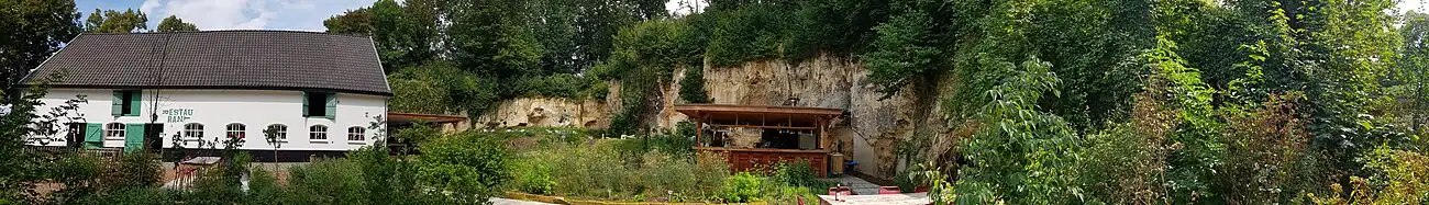 restaurant, tuin en afgegraven deel Scharnderberggroeve
