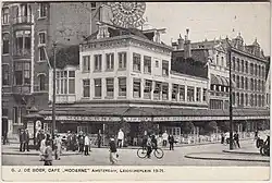 Café Moderne, Leidscheplein 19-21, hoek Kleine-Gartmanplantsoen; circa 1920.