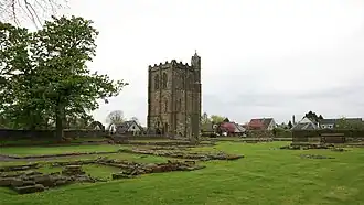 Cambuskenneth Abbey met in het midden de dertiende-eeuwse campanile en rechts de negentiende-eeuwse tombe van Jacobus III en koningin Margareta van Denemarken.
