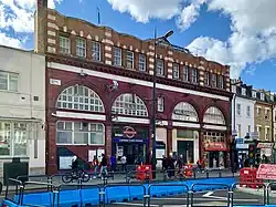 De ingang aan Kentish Town Road.