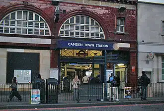 De ingang aan Camden High Street