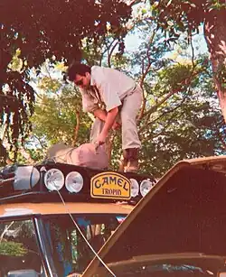 Een van de deelnemers van de Camel Trophy in Tanzania