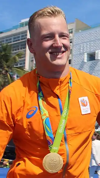 Weertman met zijn gouden medaille na afloop van zijn overwinning op de 10 km open water tijdens de Olympische Zomerspelen 2016 in Rio de Janeiro, Brazilië.