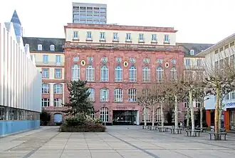 Het Jügelhuis, het hoofdgebouw van de universiteit