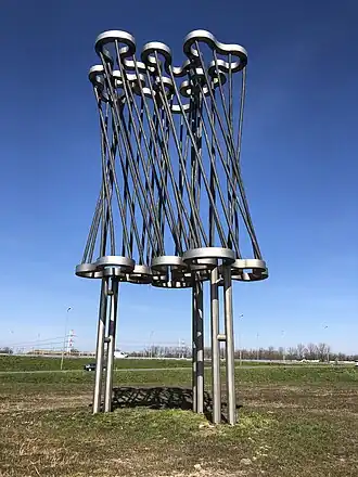 N205/N232, in het midden bevindt zich het beeld