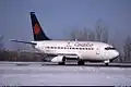 Boeing 737-200 met hybride Air Canada-kleurenschema op Ottawa Macdonald-Cartier International Airport in 2001