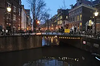 Brug 218 met jaarstenen (2011)