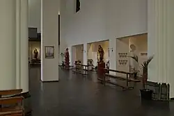 Zicht op de noordelijke zijbeuk