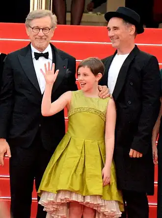 Ruby Barnhill op de rode loper tijdens het Filmfestival van Cannes 2016