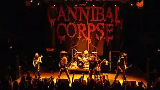 Cannibal Corpse live in 2007 van links naar rechts: Rob Barrett, Alex Webster, Paul Mazurkiewicz, George "Corpsegrinder" Fisher en Pat O'Brien