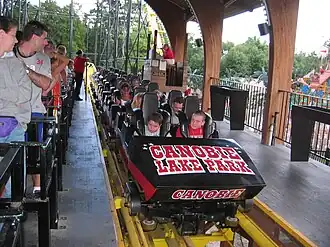 achtbaantrein van de voormalige Canobie Corkscrew