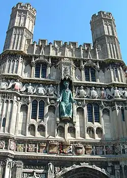 Toegangspoort tot de kathedraal